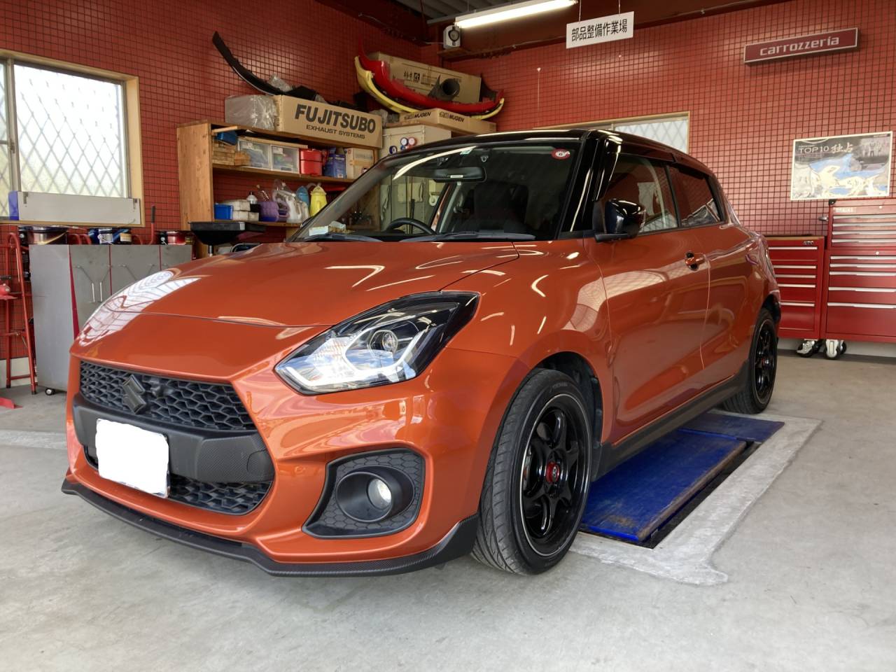 スイフトスポーツ／ZC33S　カーボンリアウィング塗装・取付、ストラットタワーバー取付