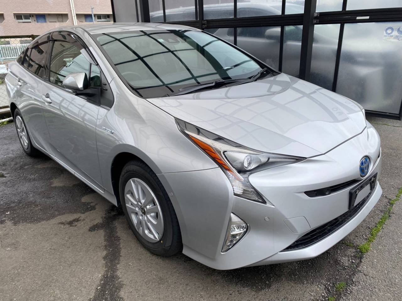 プリウス／ZVW50　トヨタ純正ディーラーオプションバックカメラ付車　パイオニア楽ナビ取付