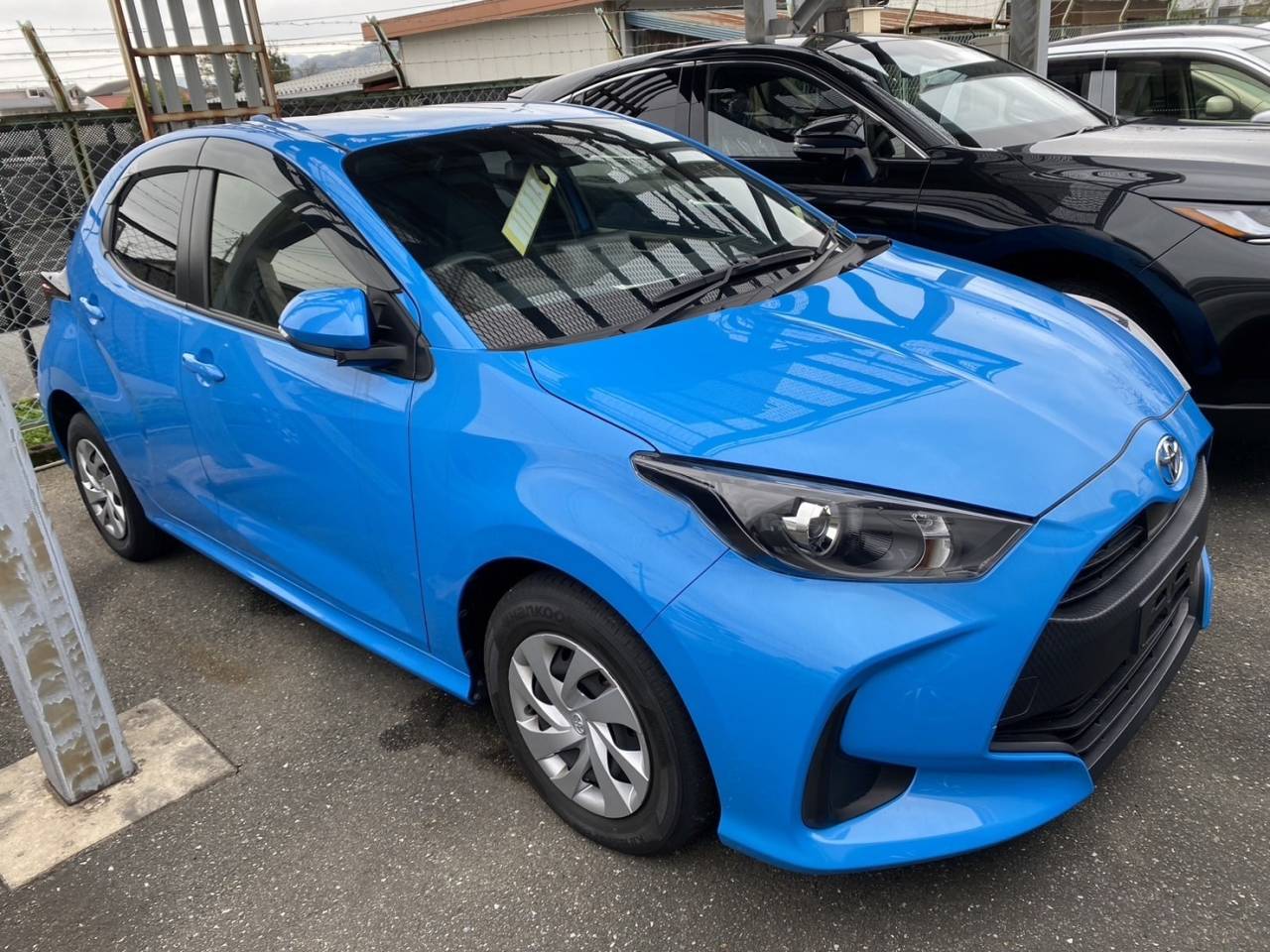 ヤリス／KSP210　メーカー純正ディスレイオーディオ付車社外バックカメラ　取付